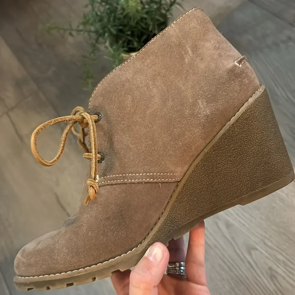 BRAND NEW SPERRY TOP SIDER WOMENS STELLA PROW ANKLE BOOTIE SUEDE TAN SIZE 9 - Picture 4 of 9